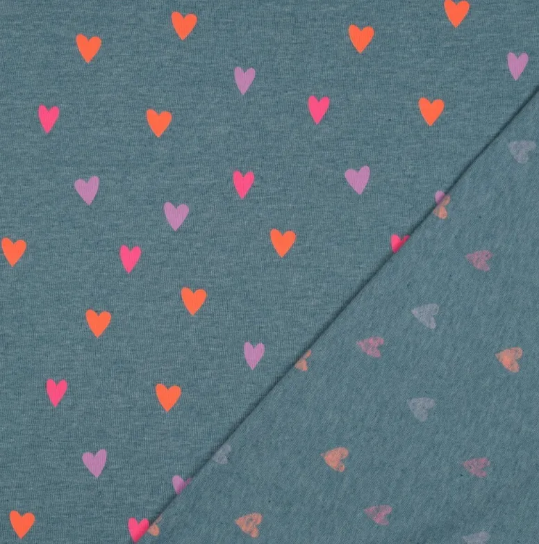 Tricot blauw met gekleurde hartjes